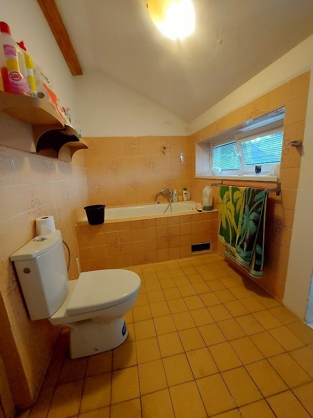 REZERVOVANE 5 izbový dvojpodlažný Rodinný dom, na slnečnom rovinatom pozemku s možnosťou dokúpiť aj pozemok.