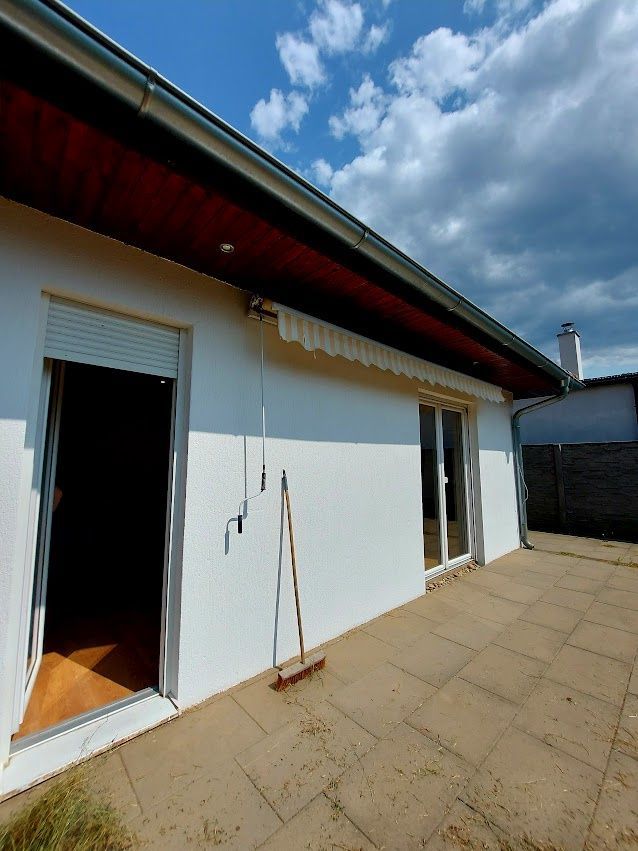 REZERVOVANE 3 izbový jednopodlažný Rodinný dom (časť dvojdomu), na slnečnom rovinatom pozemku