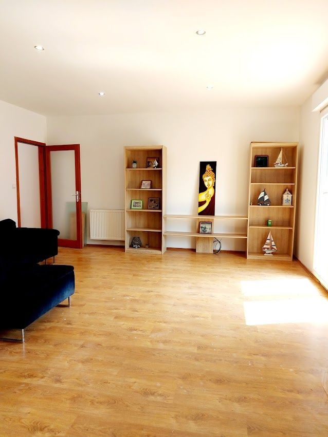 REZERVOVANE 3 izbový jednopodlažný Rodinný dom (časť dvojdomu), na slnečnom rovinatom pozemku