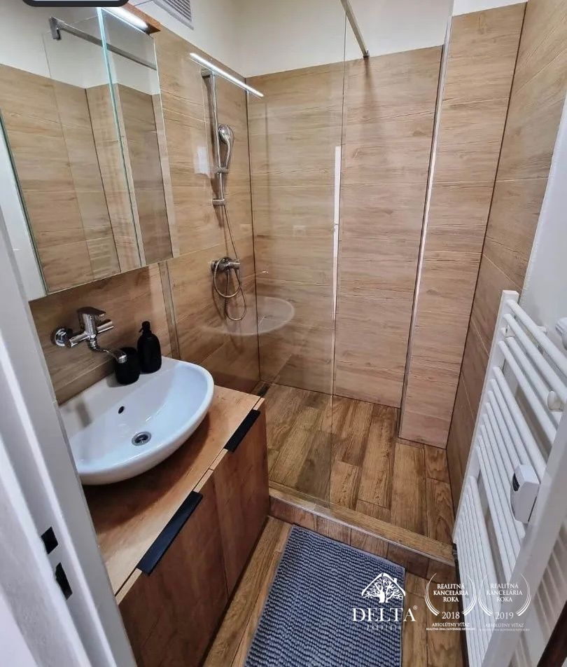 Zrekonštruovaný zariadený 1 izb. byt s 2 loggiami Banská Bystrica- širšie centrum prenájom