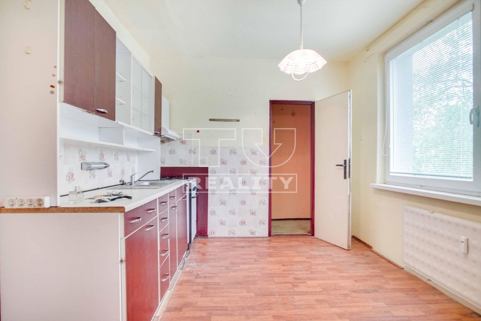Veľký 2-izbový byt s balkónom v širšom centre, Nové Zámky – 65,83m2