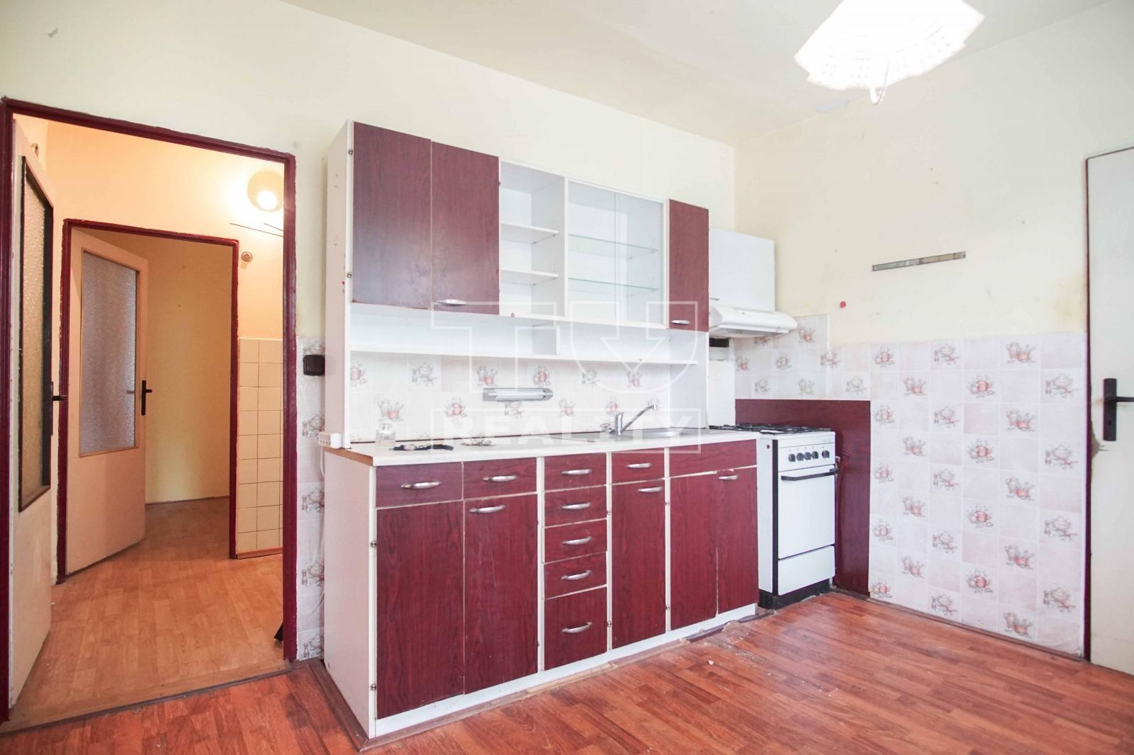 Veľký 2-izbový byt s balkónom v širšom centre, Nové Zámky – 65,83m2