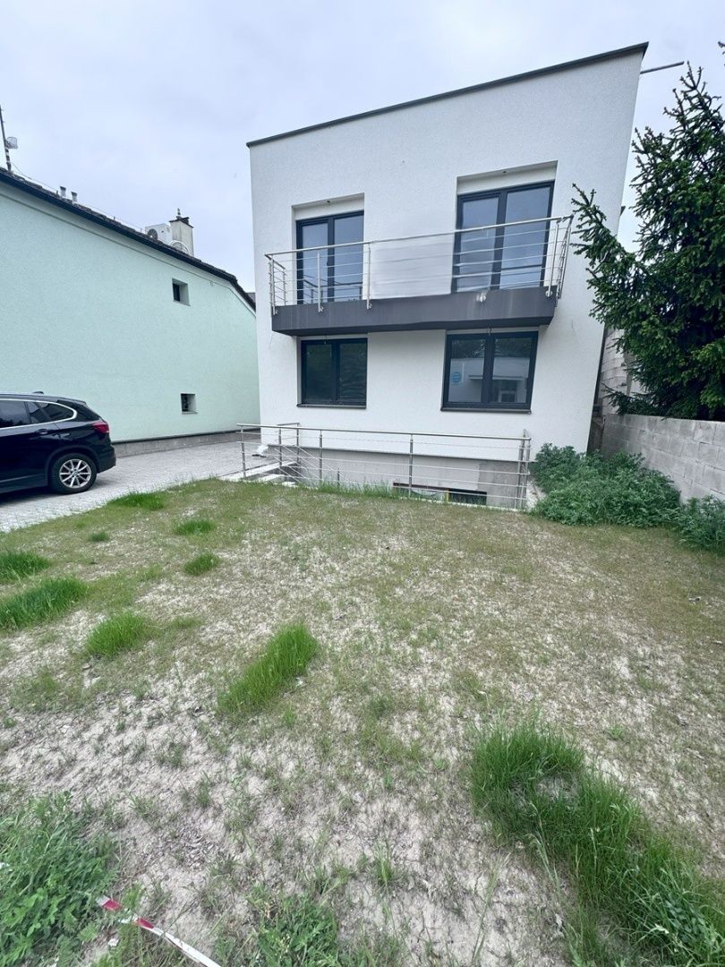 Ikonický 4-izbový byt s úžasným priestorom a balkónmi v tichej ulici Trnávky-Ružinov
