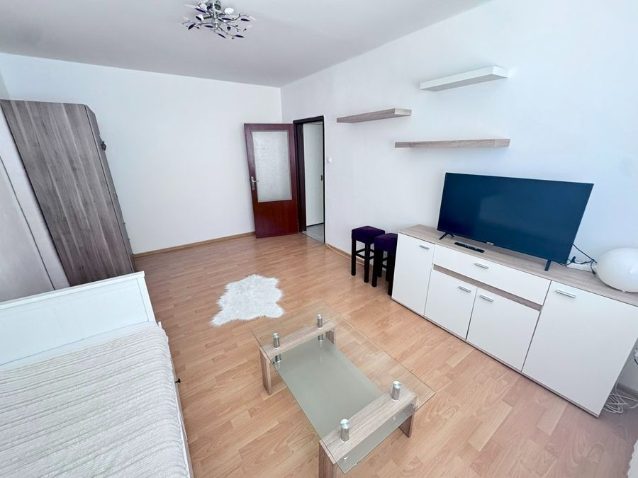 V jednoduchosti je krása! 1-izbový byt so samostatnou kuchyňou a zariadením NA PRENÁJOM