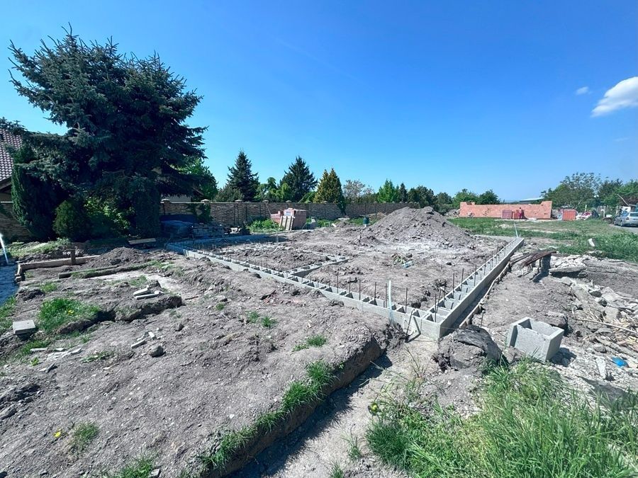 Rodinná 4-izbová rezidencia umiestnená na pozemku o výmere 700m2 v záhradách so samostatným vstupom len dvoch domov