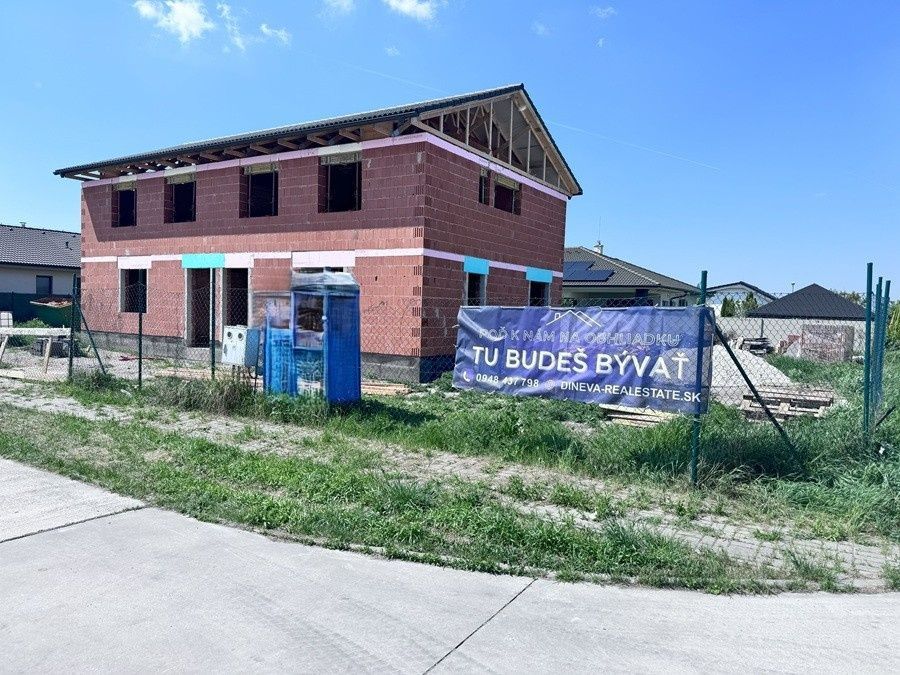 Objavte neskutočný potenciál tohto 5-izbového rodinného domu v mimoriadne žiadanej časti- Štvrtok na Ostrove