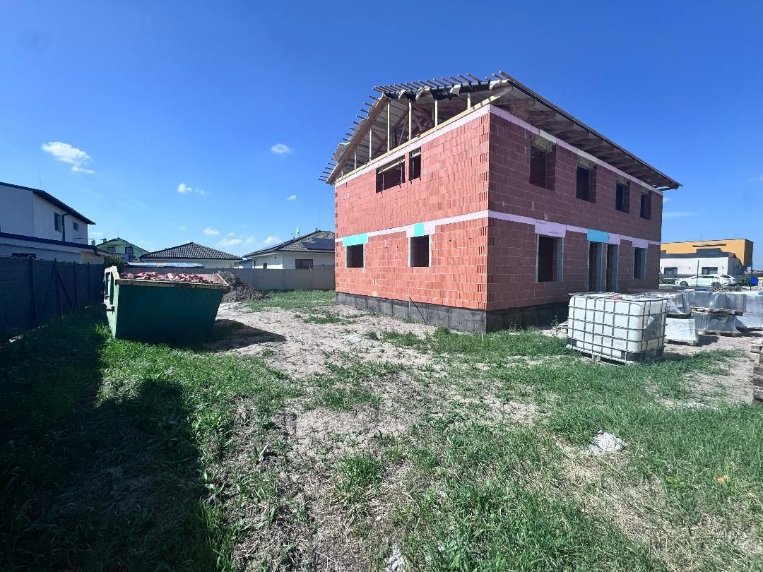 Objavte neskutočný potenciál tohto 5-izbového rodinného domu v mimoriadne žiadanej časti- Štvrtok na Ostrove