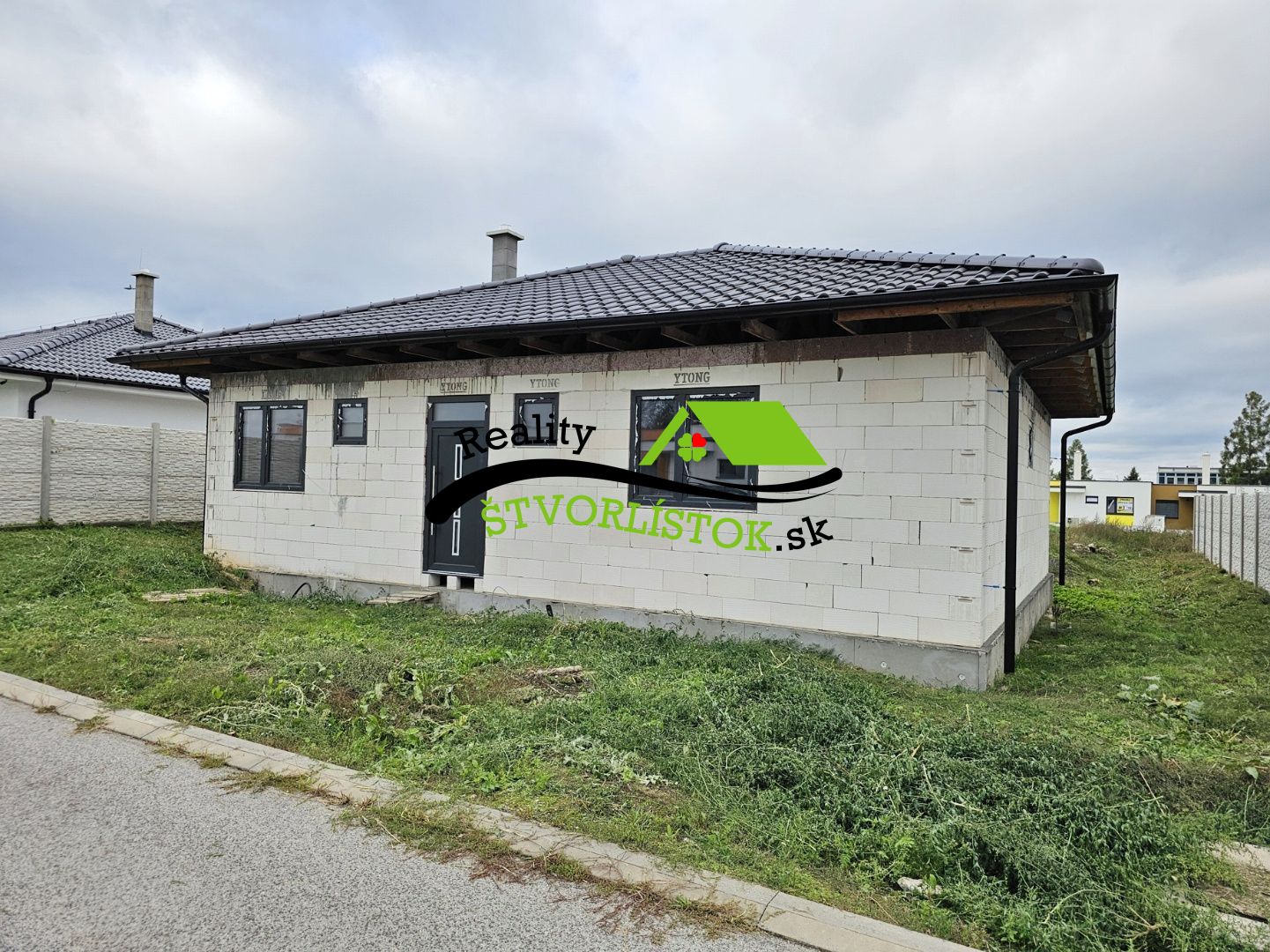 Predaj Rodinný dom Rodinný dom-Predaj-Senica-1.00 €