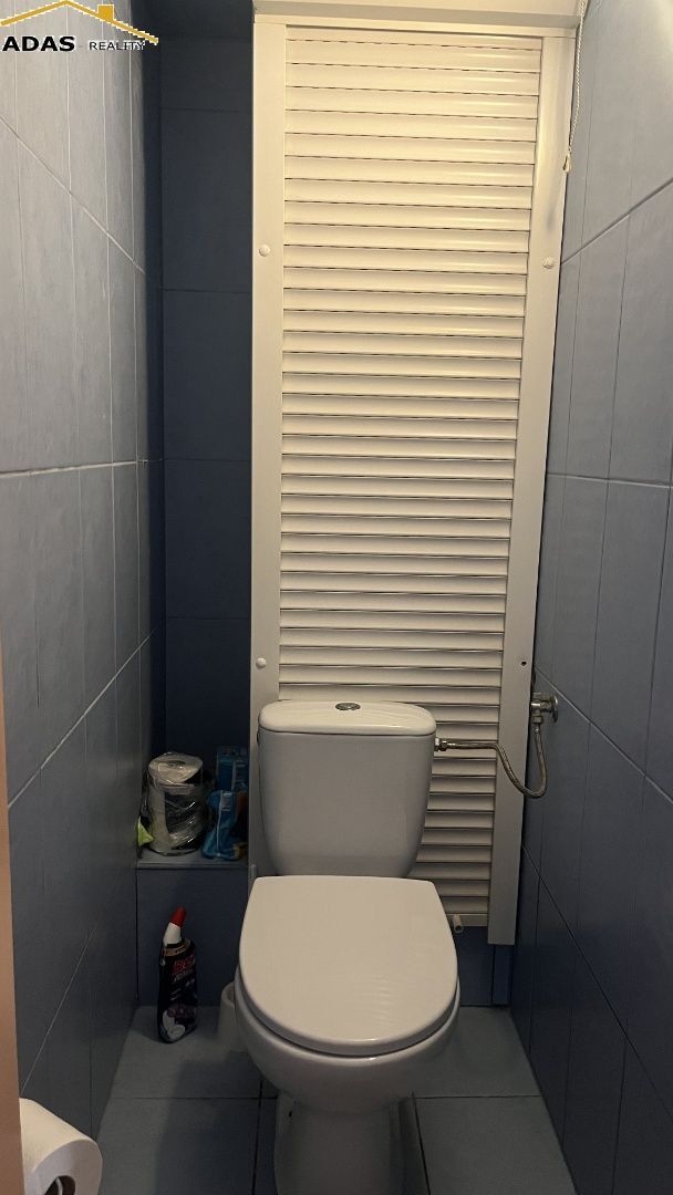Ponúkame na predaj 4- izbový dvojgeneračný byt s balkónom.