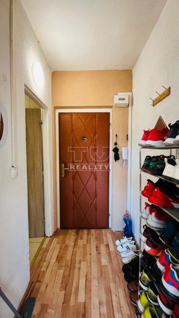 TUreality ponúka na predaj 1i byt na sídlisku Záhonok vo Zvolene o výmere 39 m² po kompletnej rekonštrukcii