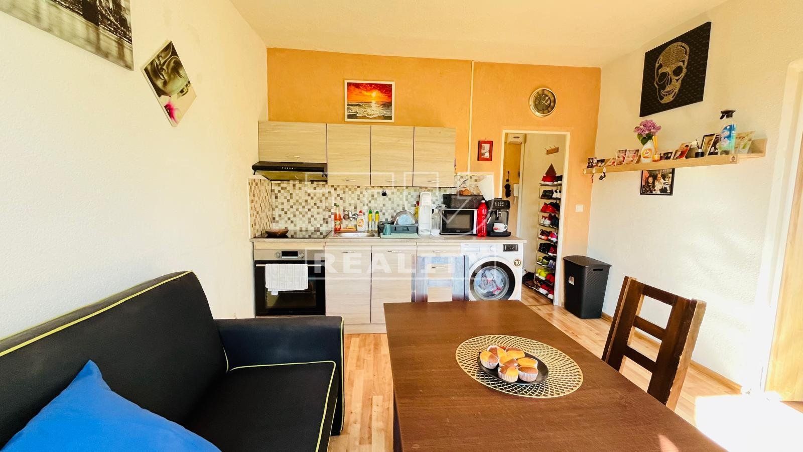 TUreality ponúka na predaj 1i byt na sídlisku Záhonok vo Zvolene o výmere 39 m² po kompletnej rekonštrukcii