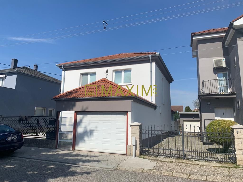5  -izbový rodinný dom s pivnicou v Rovinke
