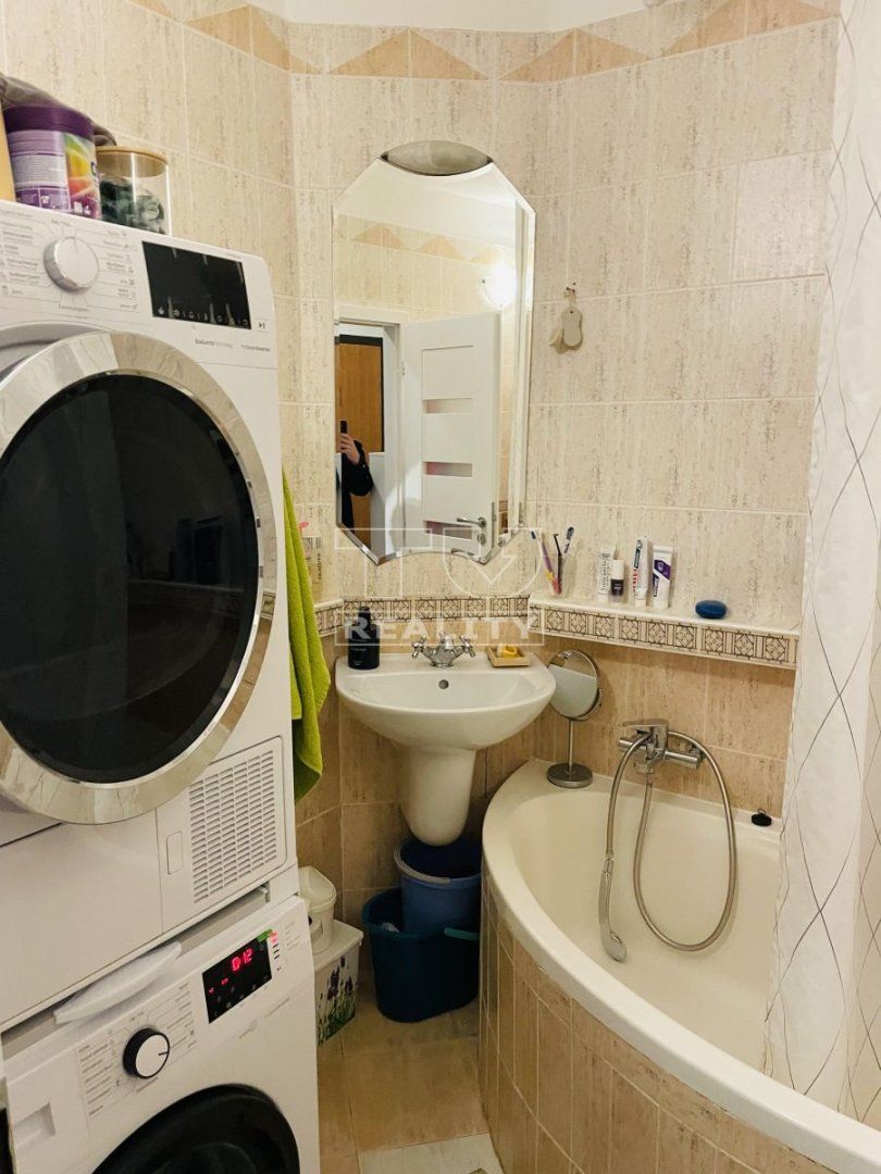 Moderný 3.izbový byt s klimatizáciou a loggiou na Tematínskej v Petržalke -69,76m2+pivnica