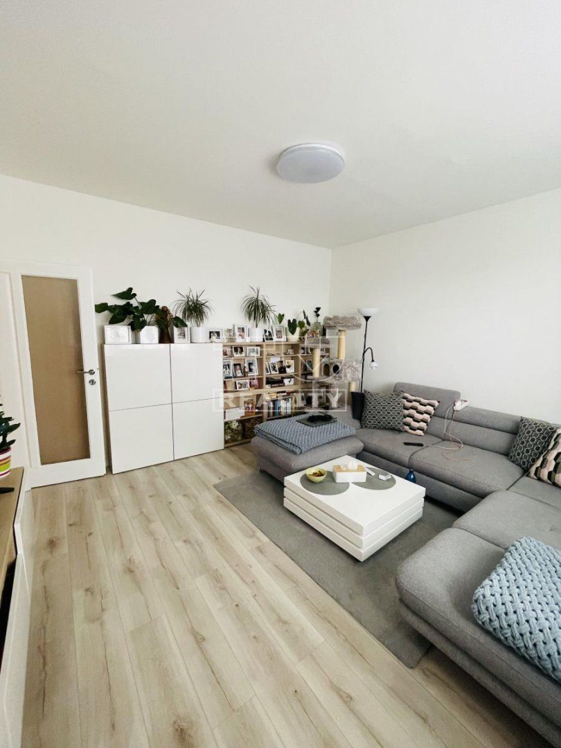 Moderný 3.izbový byt s klimatizáciou a loggiou na Tematínskej v Petržalke -69,76m2+pivnica