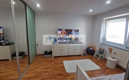 Predám 2 izbový TEHLOVÝ byt s parkovaním vo dvore CENTRUM Nové Zámky