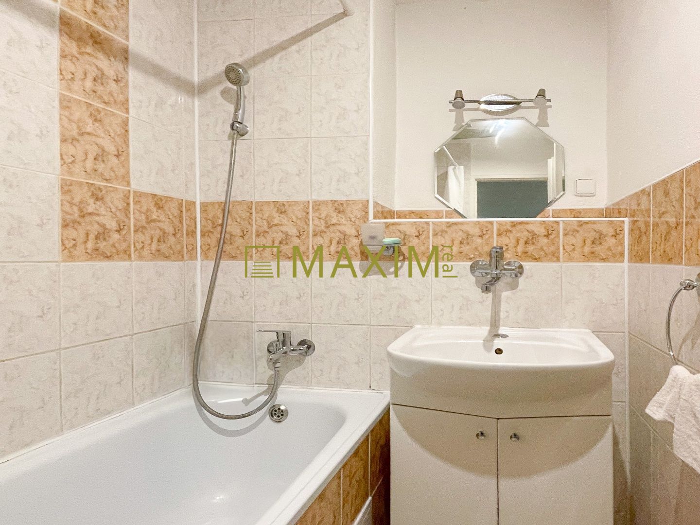 Maxim Real ponúka na predaj 3-izbový byt na Hospodárskej ulici v Trnave
