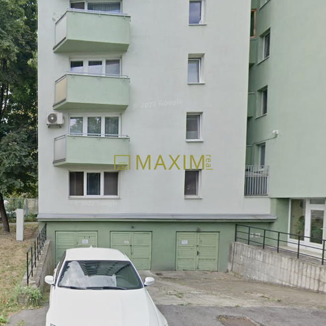 Ponúkame na predaj samostatnú garáž na ulici Ružová dolina v Bratislave