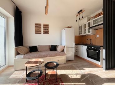 Slnečná garsónka s priestranným balkónom - SLNEČNICE POP