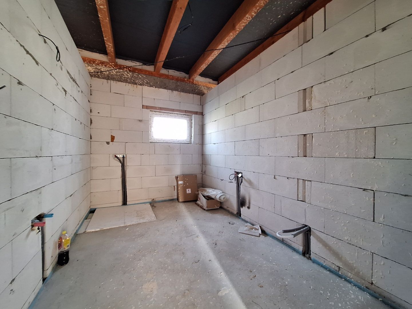 ADOMIS -  predáme nadštandardný 4izbový bungalov 160m2, kompletné IS, pozemok 573m2, tepelné čerpadlo,blízka obec za Šacou,Veľká Ida.