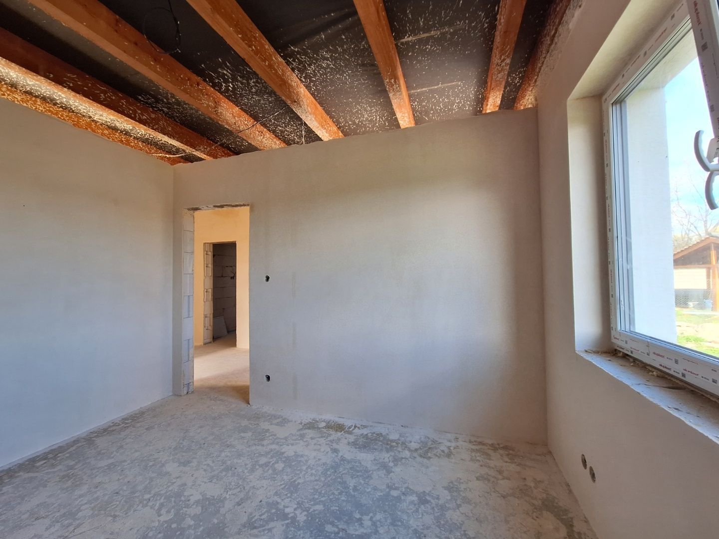 ADOMIS -  predáme nadštandardný 4izbový bungalov 160m2, kompletné IS, pozemok 573m2, tepelné čerpadlo,blízka obec za Šacou,Veľká Ida.