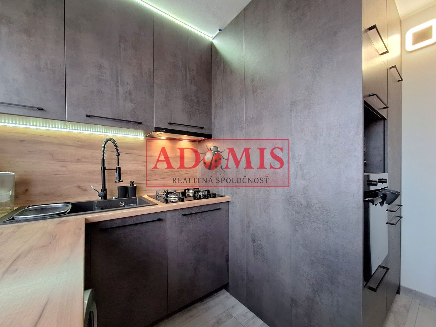ADOMIS - 3-izb bezbariérový byt, loggia 71m2, rekonštrukcia, Muškátová ulica, Košice Západ