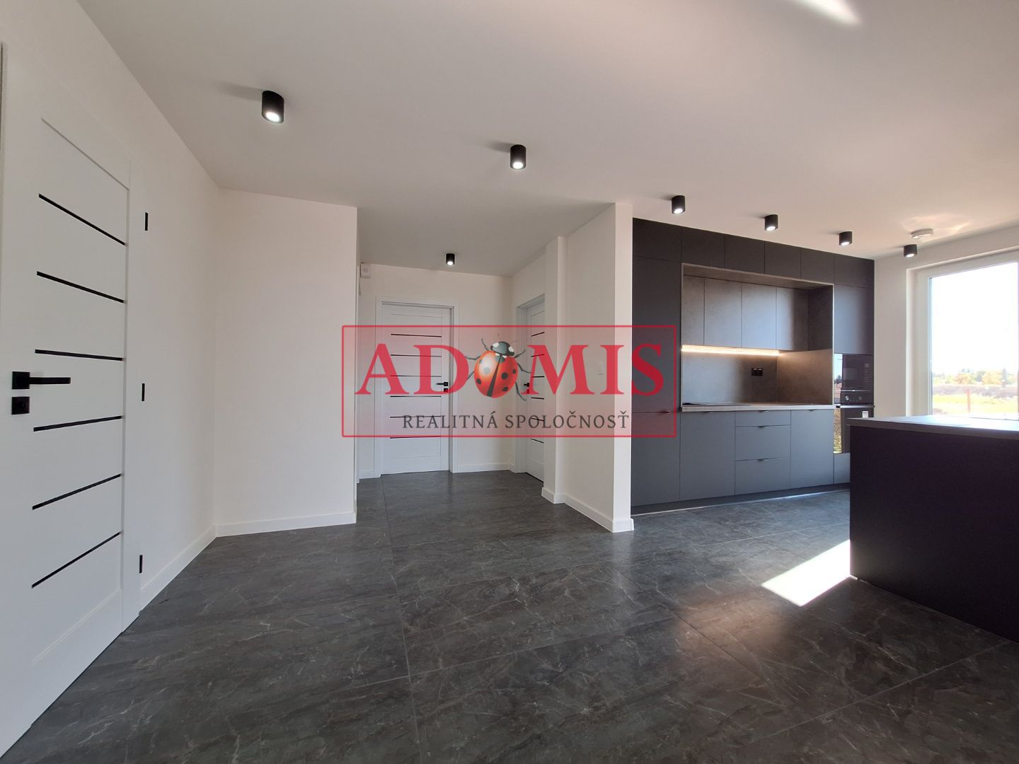 ADOMIS - Predám moderné 5izbové bungalovy 128m2 Vyšná Kamenica,tepelko, len 15min z Košíc.