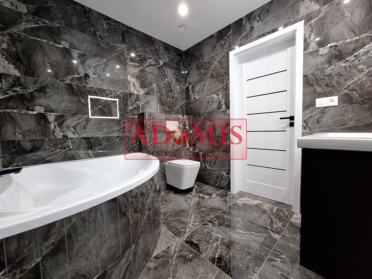 ADOMIS - Predám moderné 5izbové bungalovy 128m2 Vyšná Kamenica,tepelko, len 15min z Košíc.