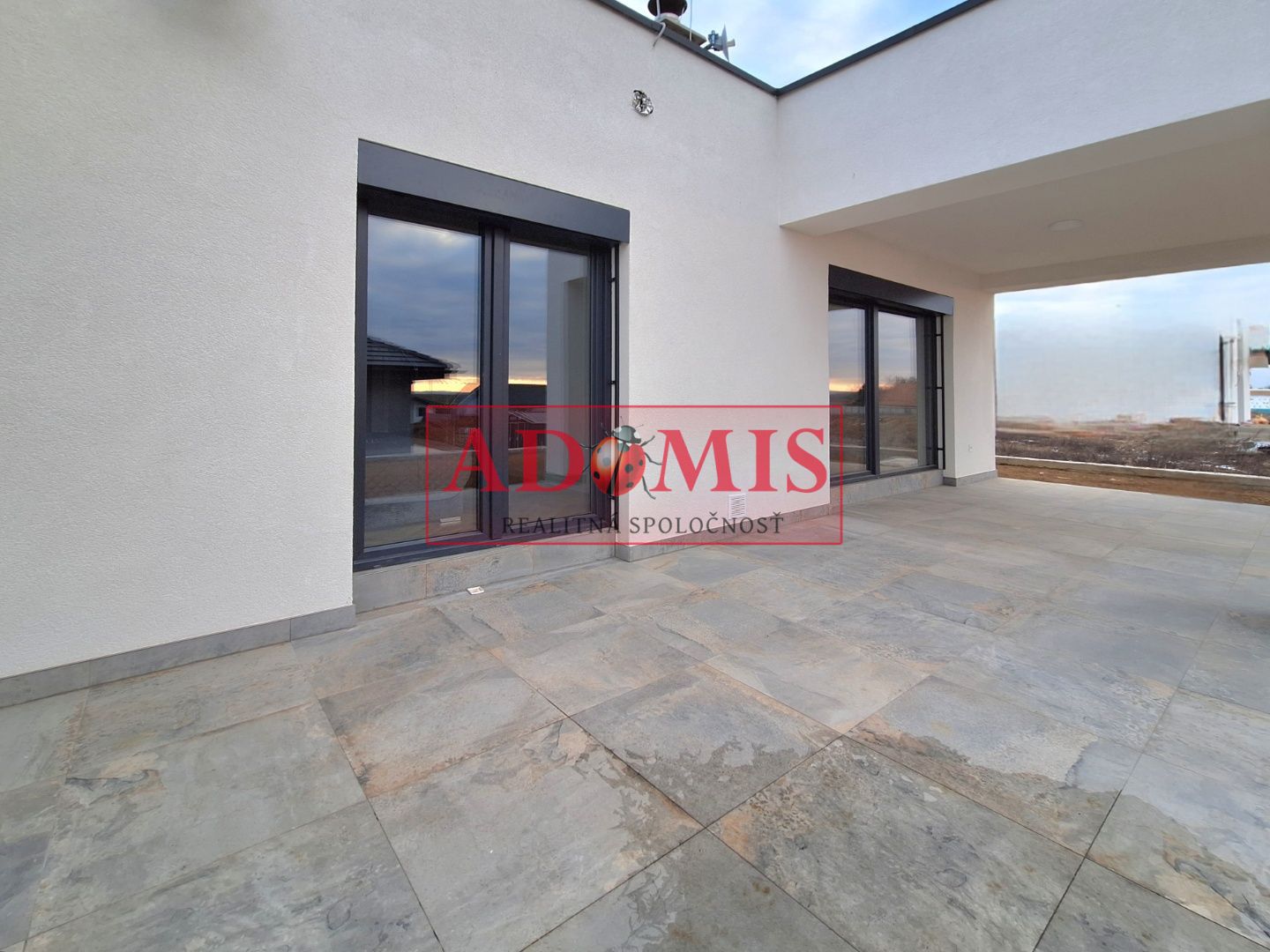 ADOMIS - Predám moderné 5izbové bungalovy 128m2 Vyšná Kamenica,tepelko, len 15min z Košíc.