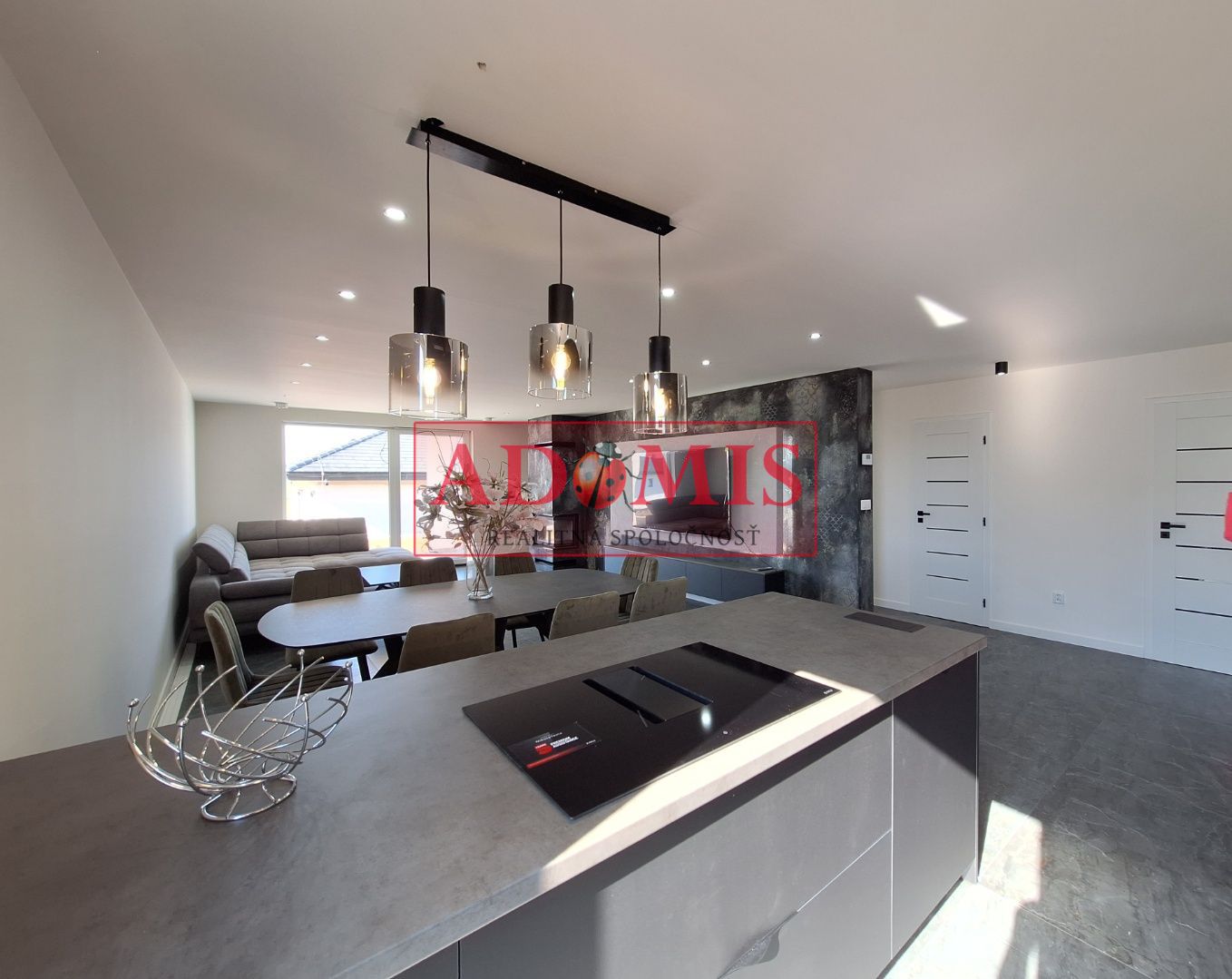 ADOMIS - Predám moderné 5izbové bungalovy 128m2, tepelné čerpadlo, Vyšná Kamenica, len 15min z Košíc.
