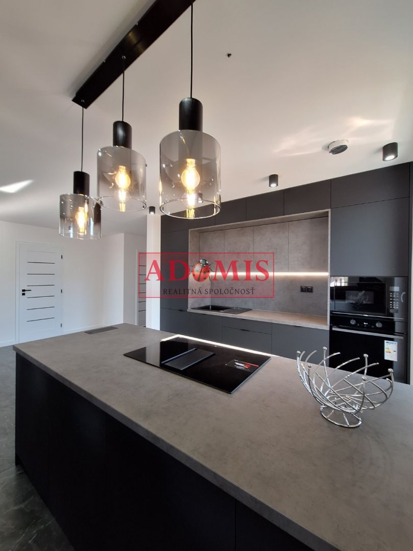 ADOMIS - Predám moderné 5izbové bungalovy 128m2, tepelné čerpadlo, Vyšná Kamenica, len 15min z Košíc.