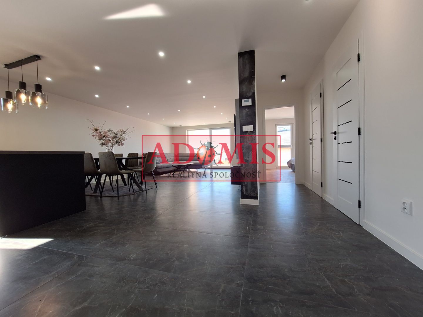 ADOMIS - Predám moderné 5izbové bungalovy 128m2, tepelné čerpadlo, Vyšná Kamenica, len 15min z Košíc.