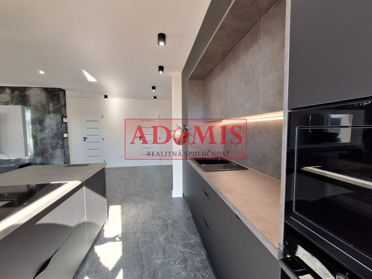 ADOMIS - Predám moderné 5izbové bungalovy 128m2, tepelné čerpadlo, Vyšná Kamenica, len 15min z Košíc.