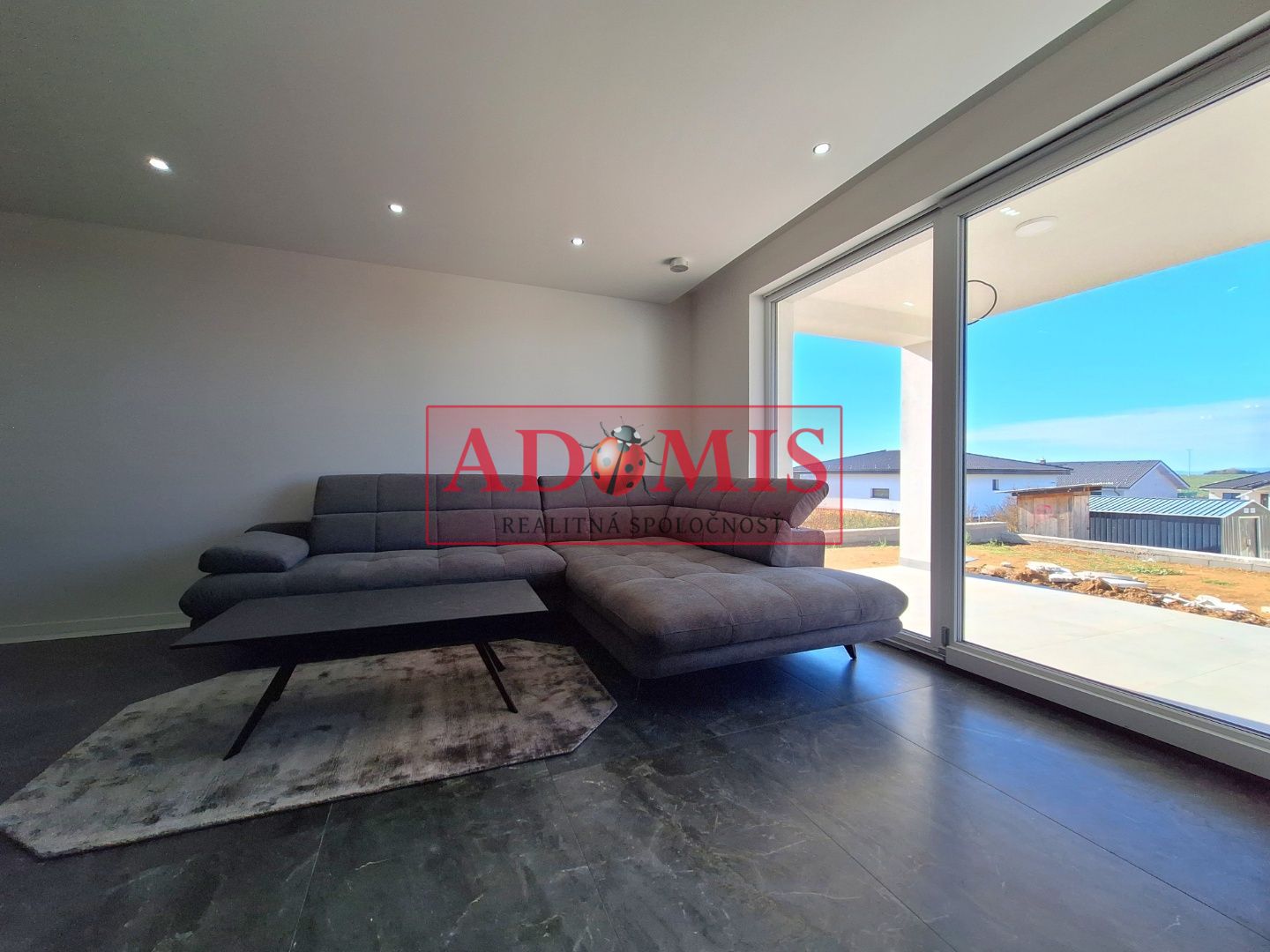 ADOMIS - Predám moderné 5izbové bungalovy 128m2, tepelné čerpadlo, Vyšná Kamenica, len 15min z Košíc.