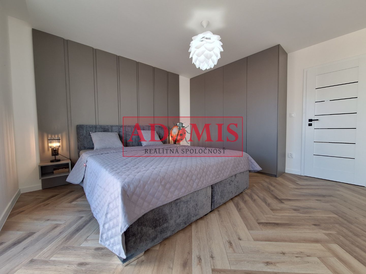 ADOMIS - Predám moderné 5izbové bungalovy 128m2, tepelné čerpadlo, Vyšná Kamenica, len 15min z Košíc.