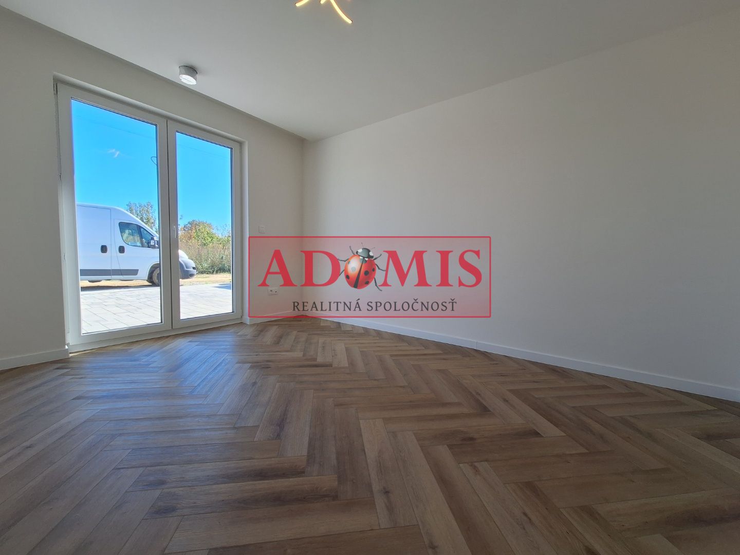 ADOMIS - Predám moderné 5izbové bungalovy 128m2, tepelné čerpadlo, Vyšná Kamenica, len 15min z Košíc.