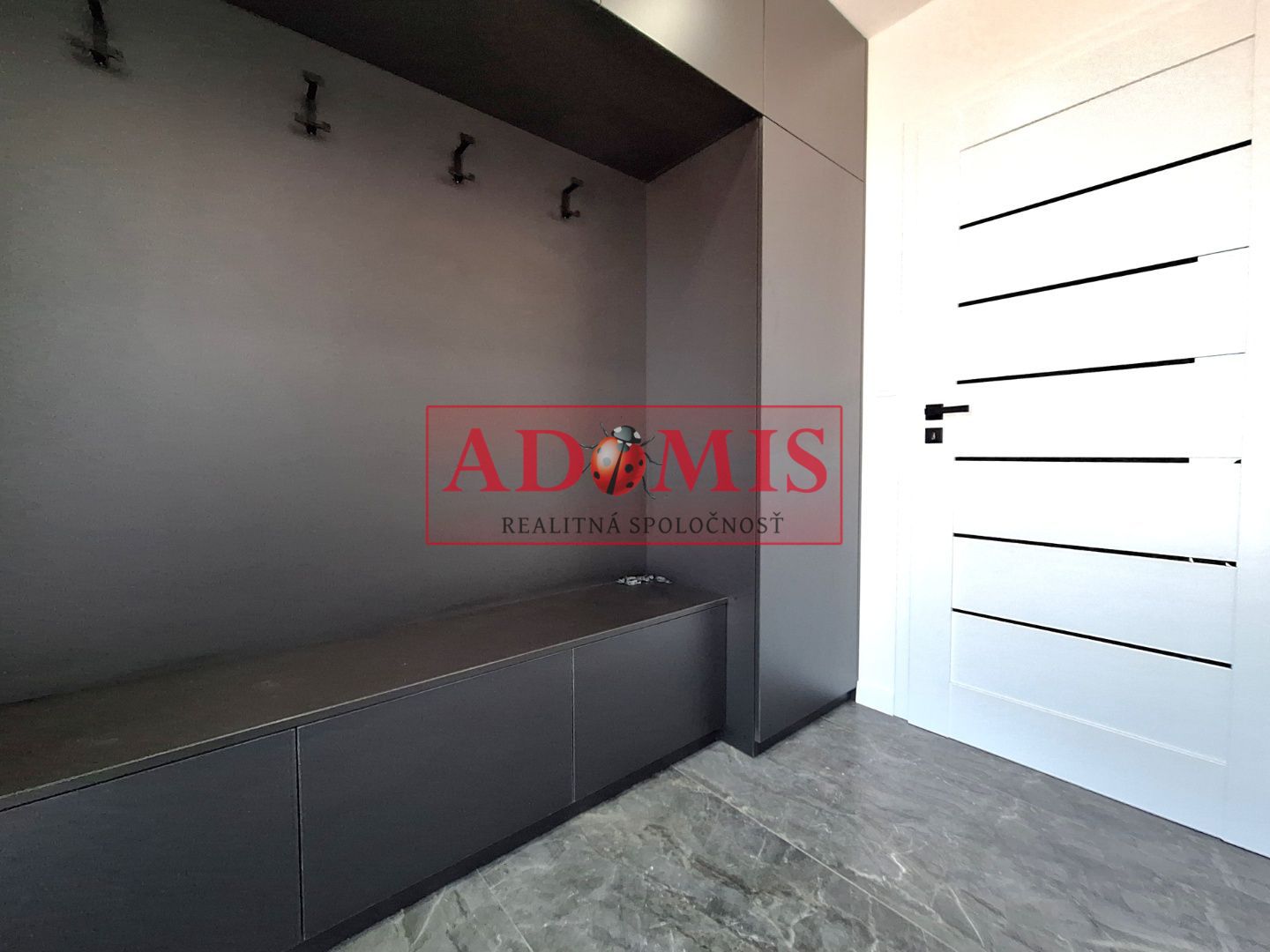 ADOMIS - Predám moderné 5izbové bungalovy 128m2, tepelné čerpadlo, Vyšná Kamenica, len 15min z Košíc.