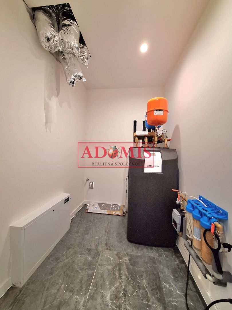 ADOMIS - Predám moderné 5izbové bungalovy 128m2, tepelné čerpadlo, Vyšná Kamenica, len 15min z Košíc.