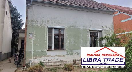 Rodinný dom na predaj s pekným pozemkom v Štúrove.