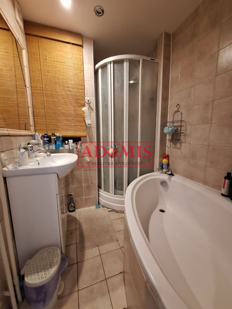 ADOMIS - predám 2-izb tehlový priestranný byt 70m2, balkón, rekonštrukcia, Komenského ulica Košice