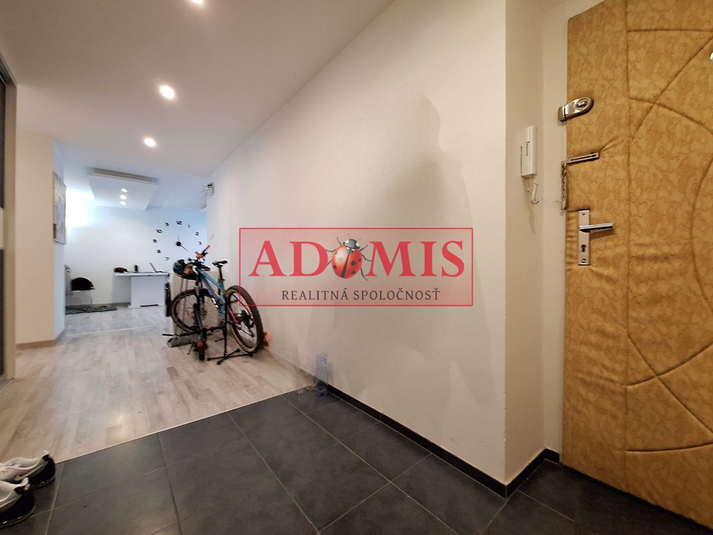 ADOMIS - predám 2-izb tehlový priestranný byt 70m2, balkón, rekonštrukcia, Komenského ulica Košice