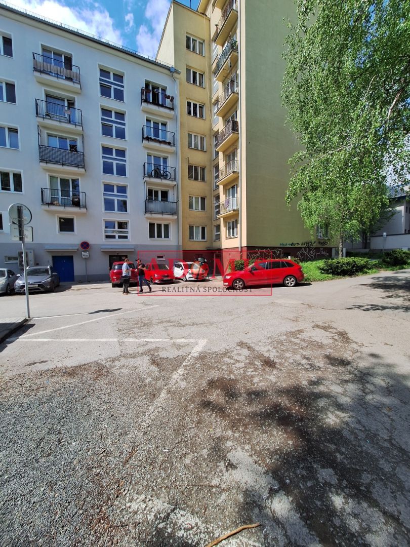ADOMIS - predám 2-izb tehlový priestranný byt 70m2, balkón, rekonštrukcia, Komenského ulica Košice