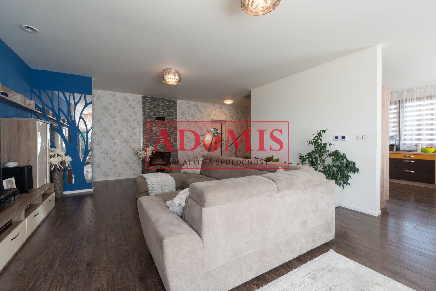 ADOMIS - predám 8-izbový priestraný rodinný dom, úžitková plocha 473 m2, Rulandská ulica, Košice - Krásna, Na Hore
