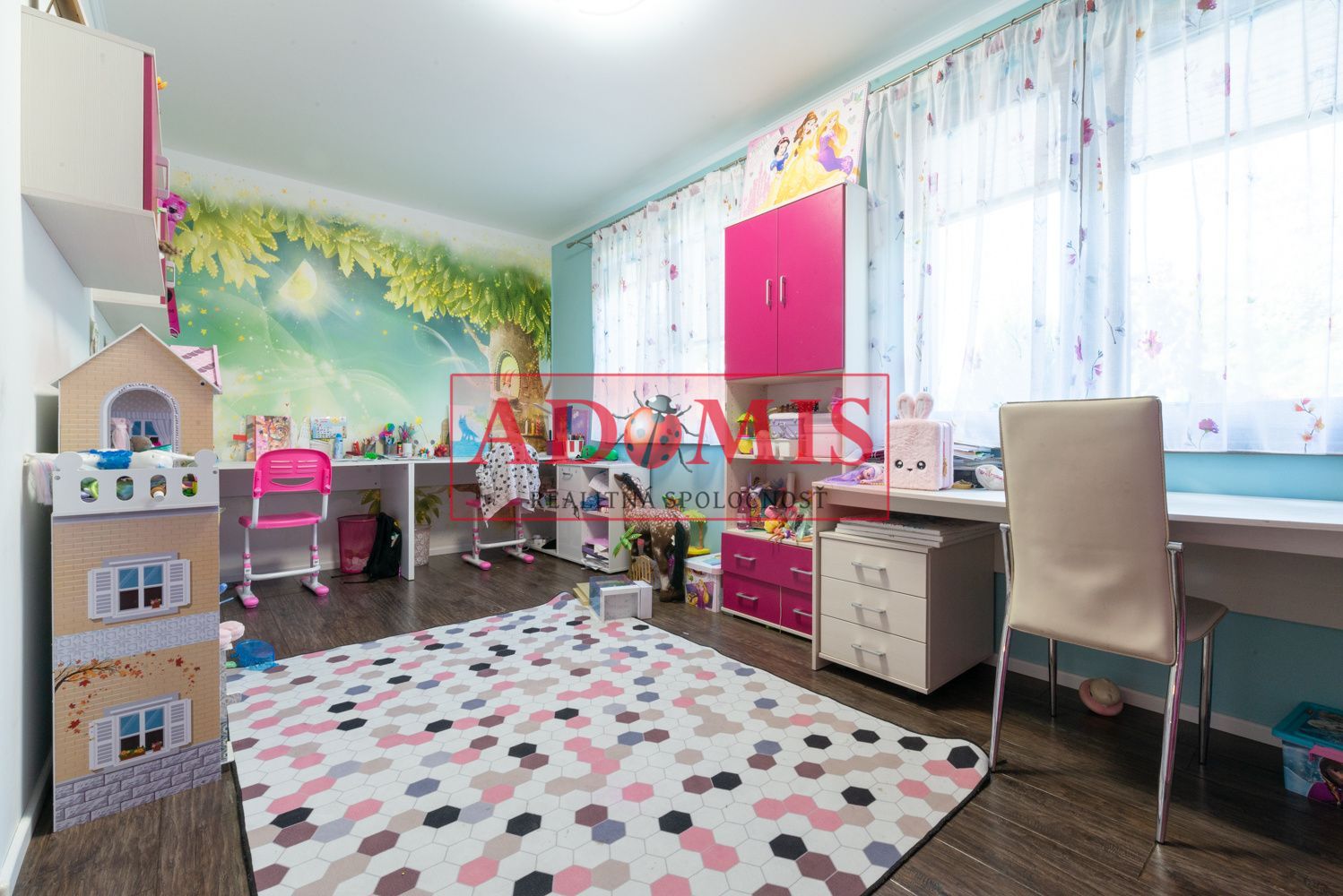 ADOMIS - predám 8-izbový priestraný rodinný dom, úžitková plocha 473 m2, Rulandská ulica, Košice - Krásna, Na Hore