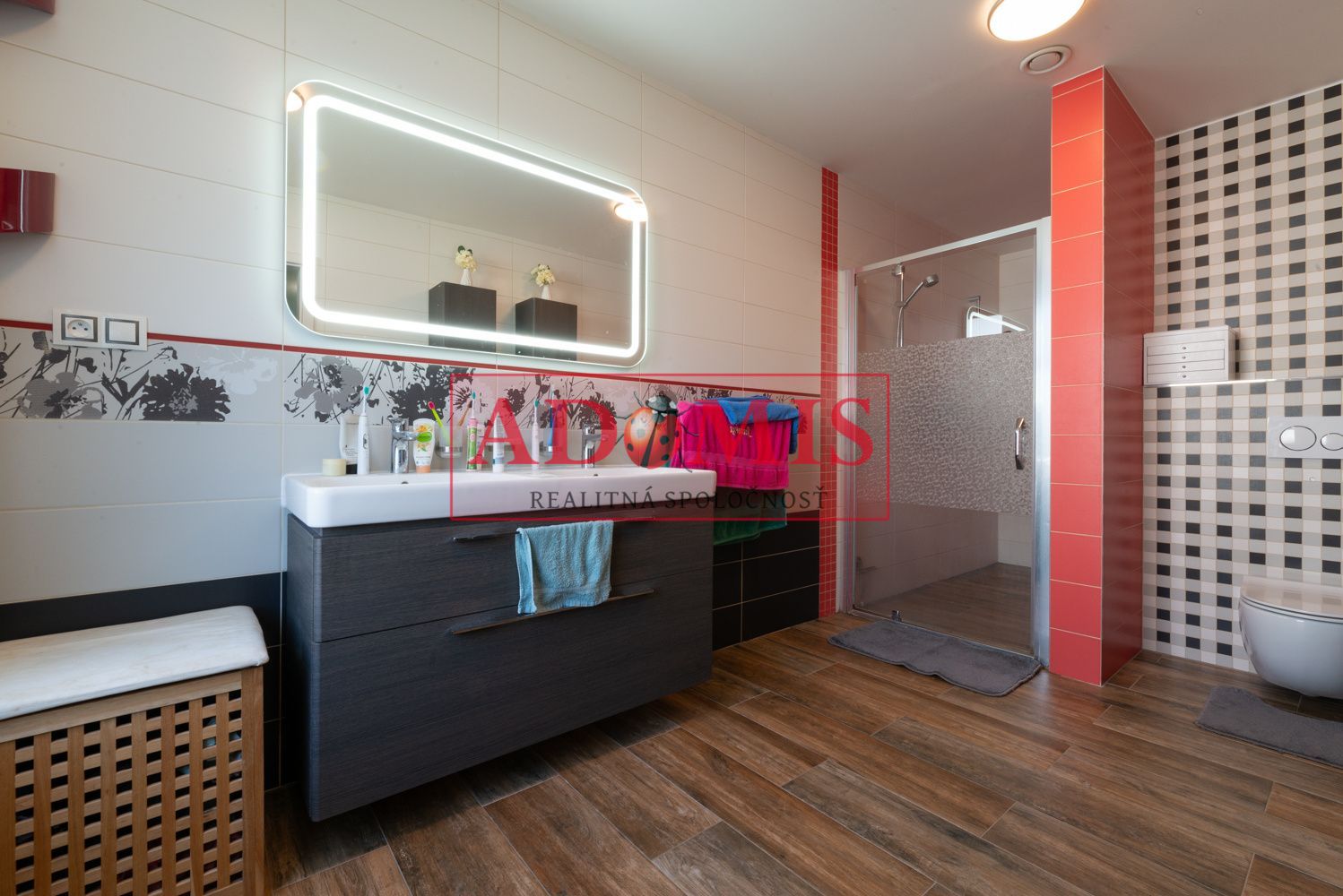 ADOMIS - predám 8-izbový priestraný rodinný dom, úžitková plocha 473 m2, Rulandská ulica, Košice - Krásna, Na Hore