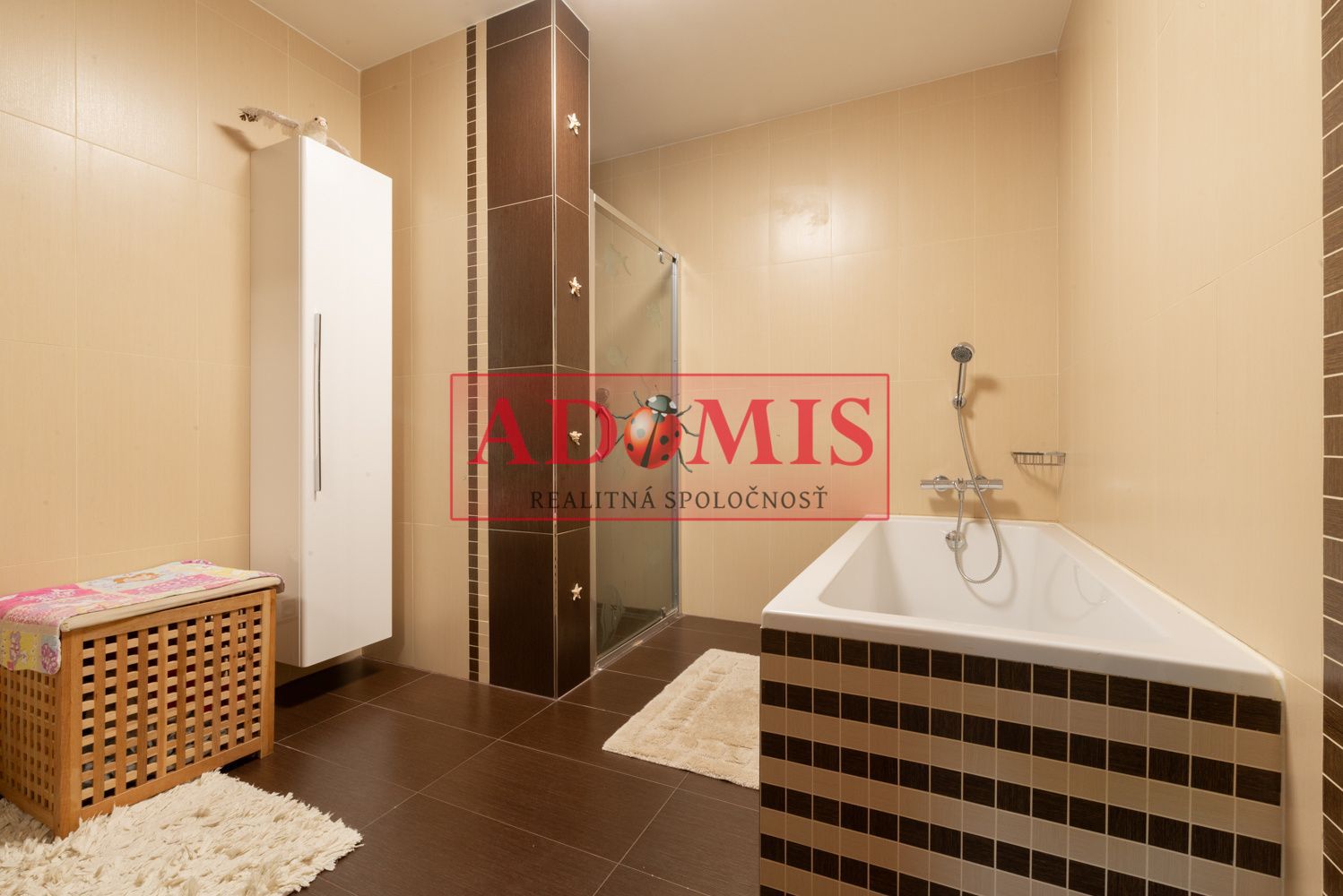 ADOMIS - predám 8-izbový priestraný rodinný dom, úžitková plocha 473 m2, Rulandská ulica, Košice - Krásna, Na Hore