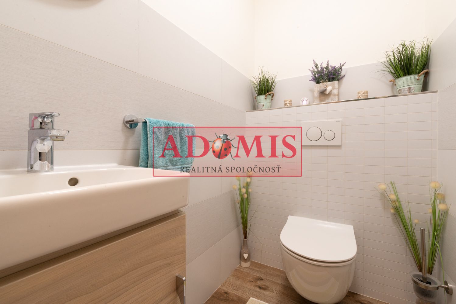 ADOMIS - predám 8-izbový priestraný rodinný dom, úžitková plocha 473 m2, Rulandská ulica, Košice - Krásna, Na Hore
