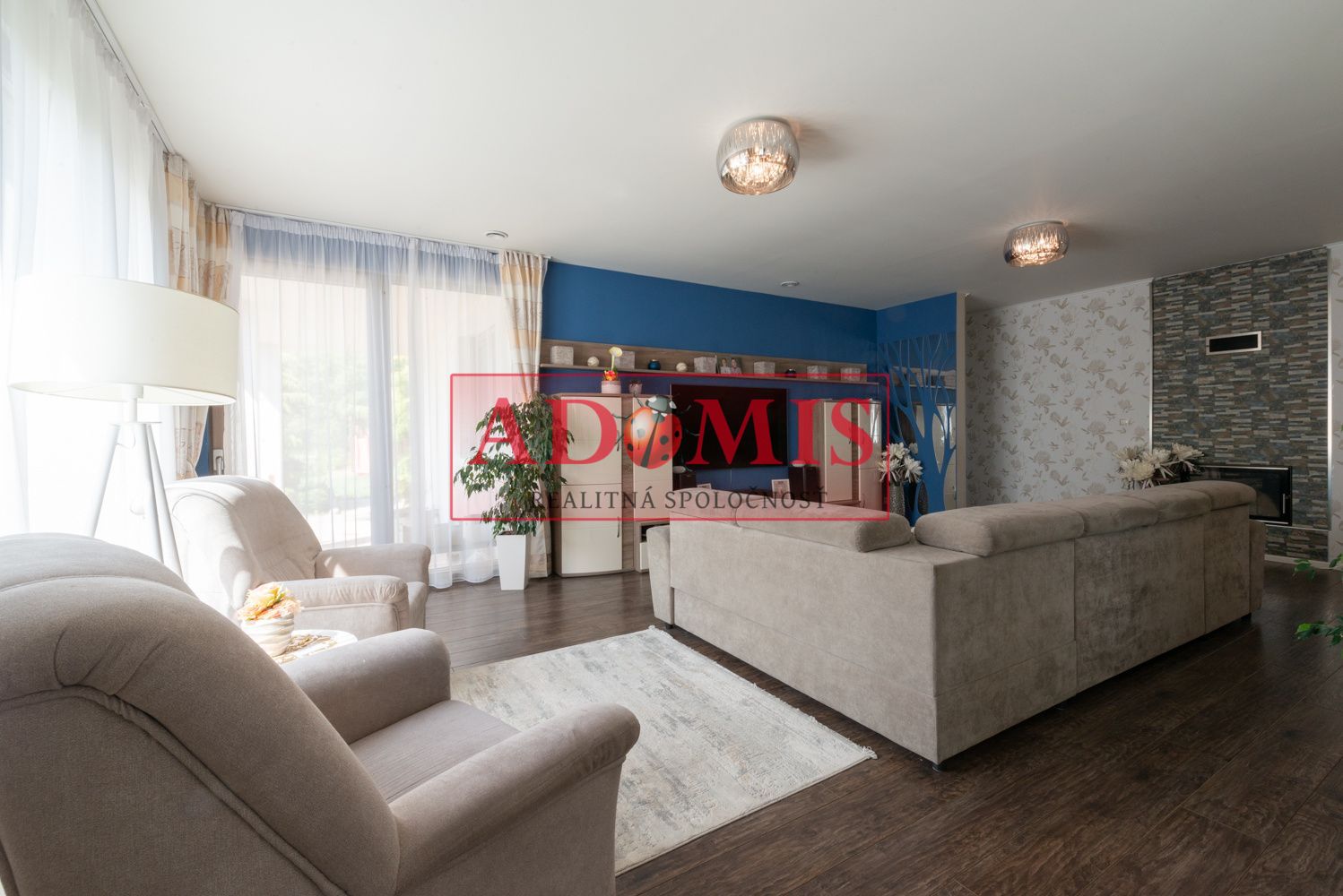 ADOMIS - predám 8-izbový priestraný rodinný dom, úžitková plocha 473 m2, Rulandská ulica, Košice - Krásna, Na Hore
