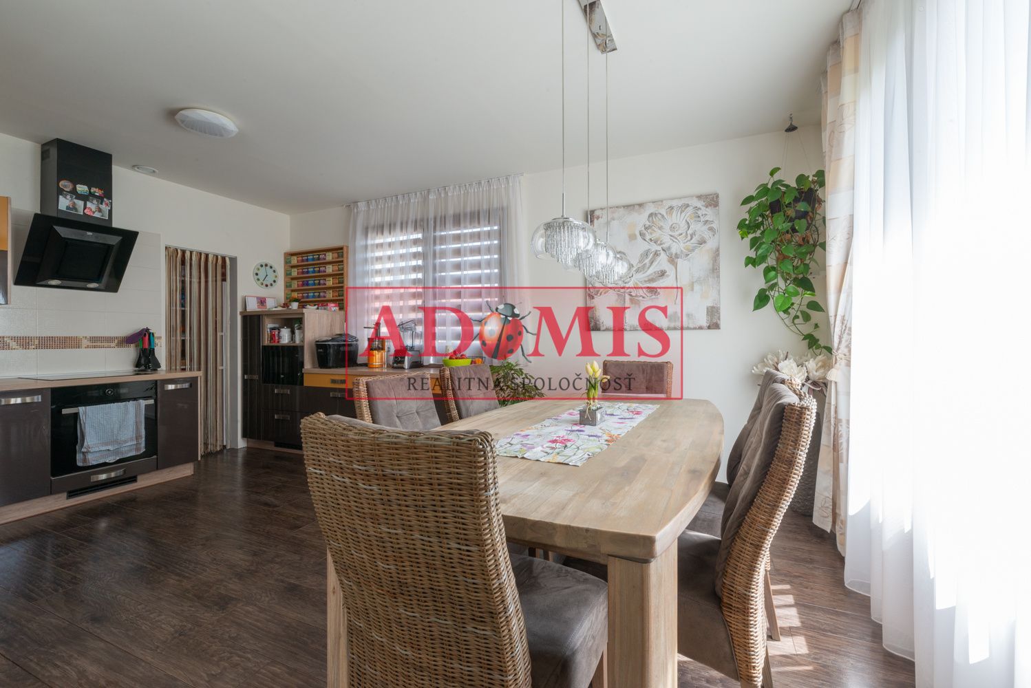 ADOMIS - predám 8-izbový priestraný rodinný dom, úžitková plocha 473 m2, Rulandská ulica, Košice - Krásna, Na Hore