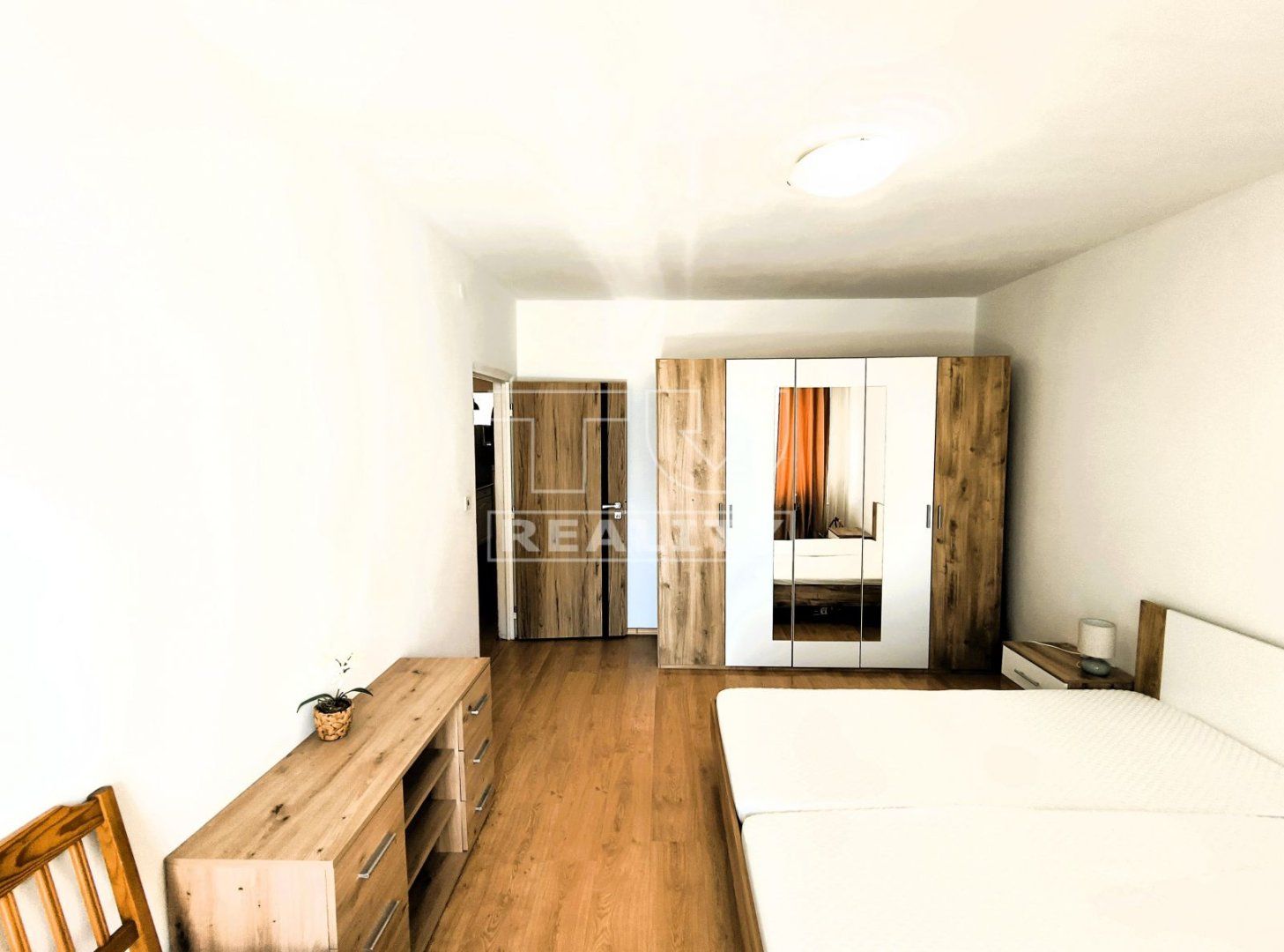 Byt 2 izbový s lodžiou, centrum mesta Prešov, 65 m2
