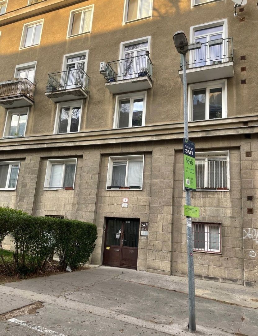 Ponúkame Vám na predaj priestranný 2i byt v lukratívnej lokalite Bratislavy – Staré Mesto